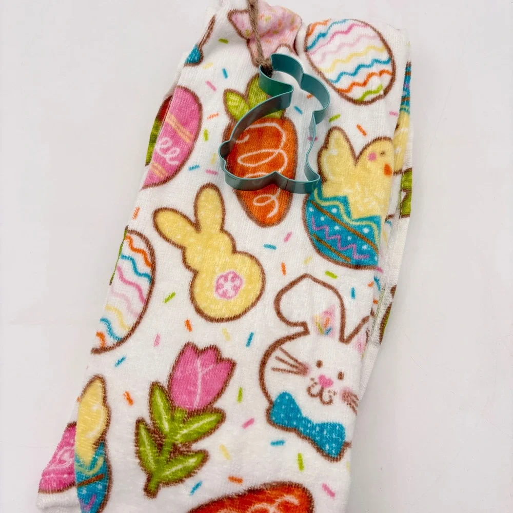 Cupcakes and Cashmere Easter Kitchen Set 2 Towels & Bunny Cookie Cutter NWT‎